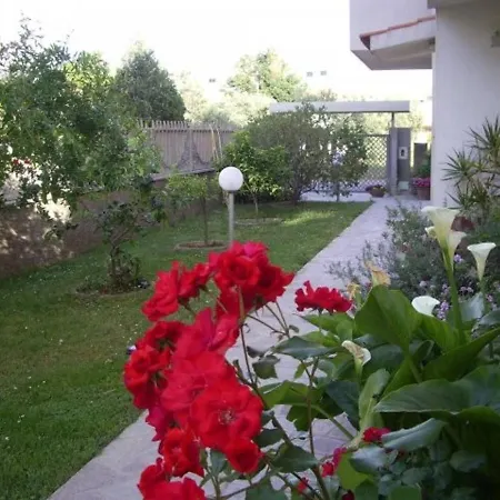 Fittacamere Iside بيت ضيافة