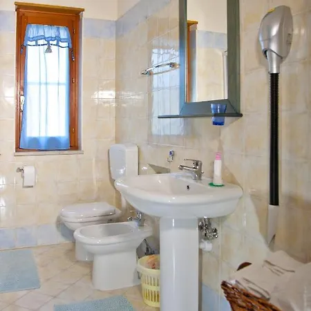 Πανσιόν Fittacamere Iside 3*