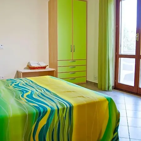 Fittacamere Iside Πανσιόν Montepaone